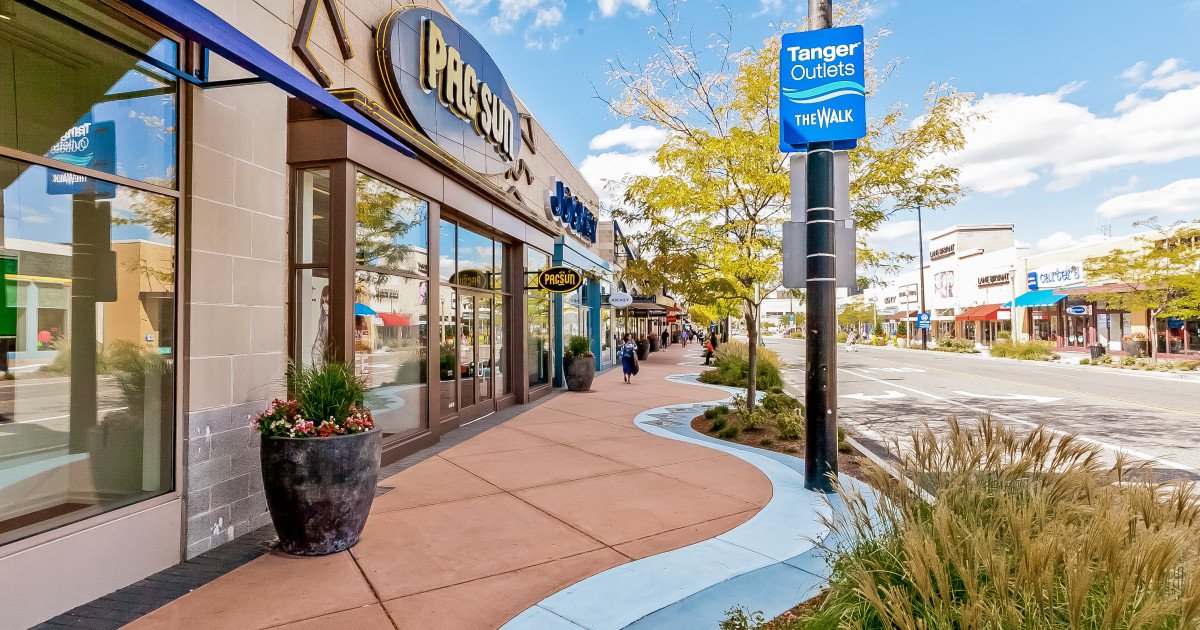 Tanger Outlets – The Walk